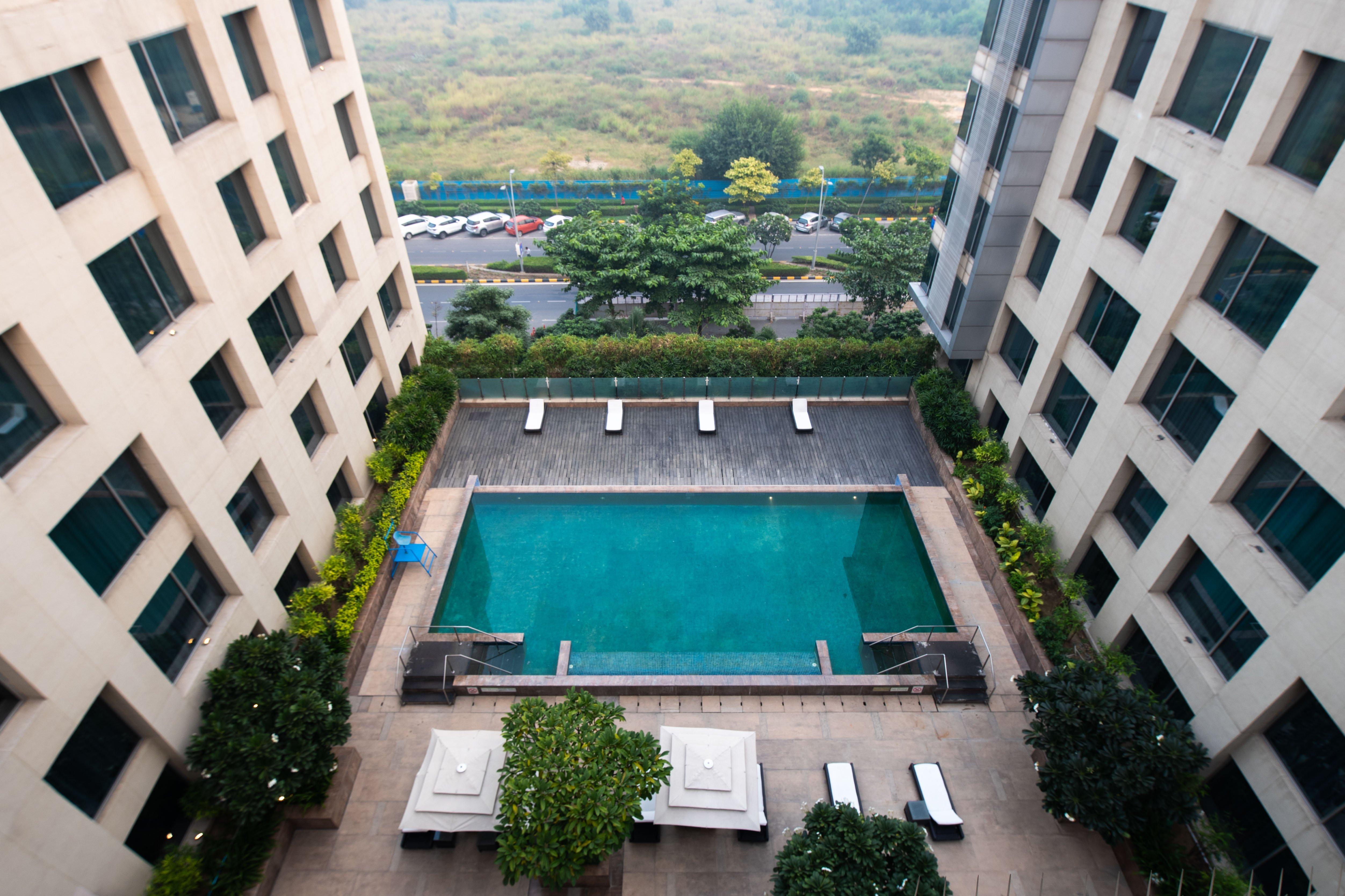 Holiday Inn New Delhi Aerocity By Ihg Exterior foto The swimming pool at the hotel