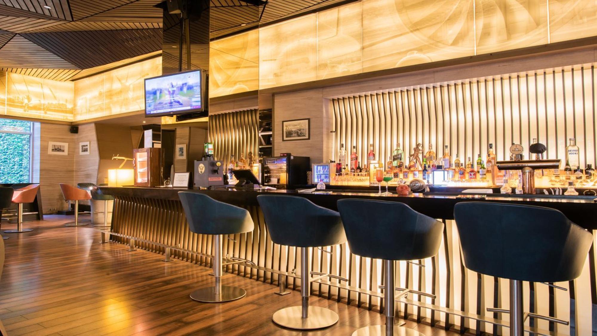 Holiday Inn New Delhi Aerocity By Ihg Exterior foto The bar at the lounge