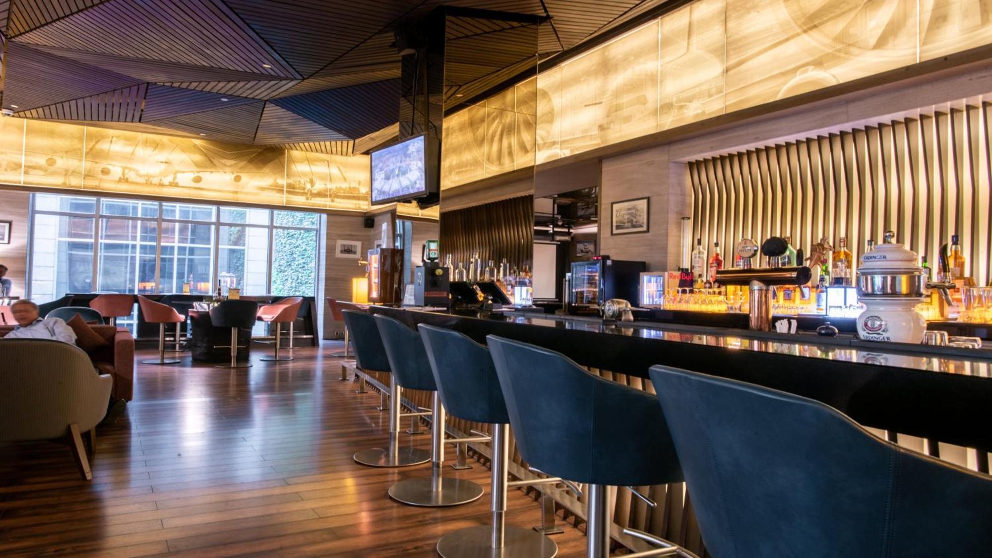 Holiday Inn New Delhi Aerocity By Ihg Exterior foto The bar at the lounge