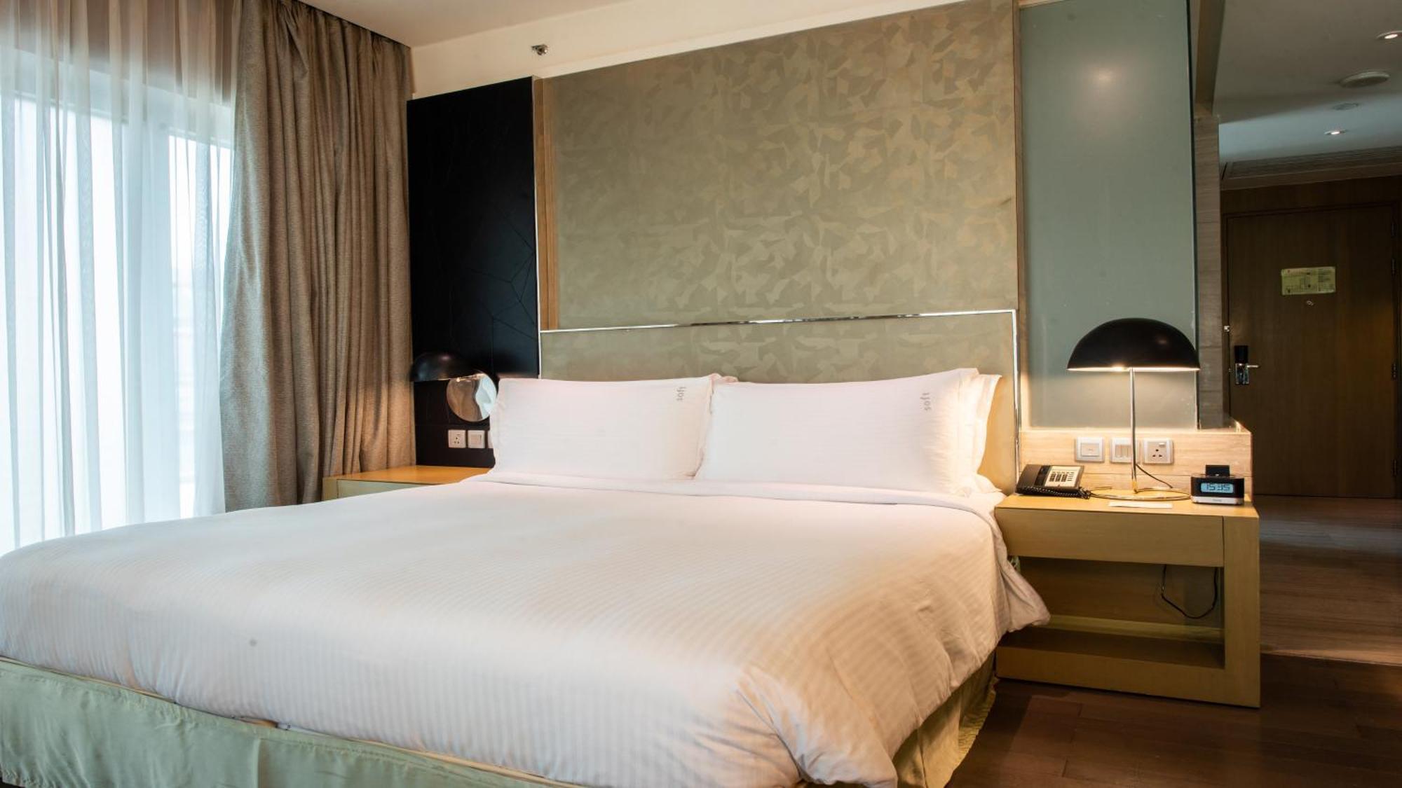 Holiday Inn New Delhi Aerocity By Ihg Exterior foto A bedroom at the hotel